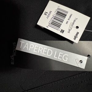 Aperçu Women's Black Cropped Pants